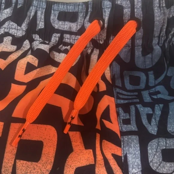 NWT Boys Under Armour Swim Trunks Size Youth Large - Picture 2 of 13